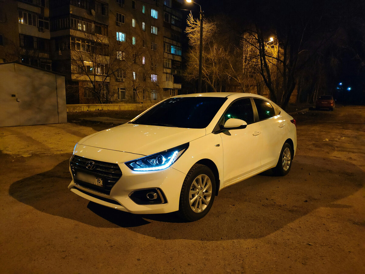 Машина Hyundai белая