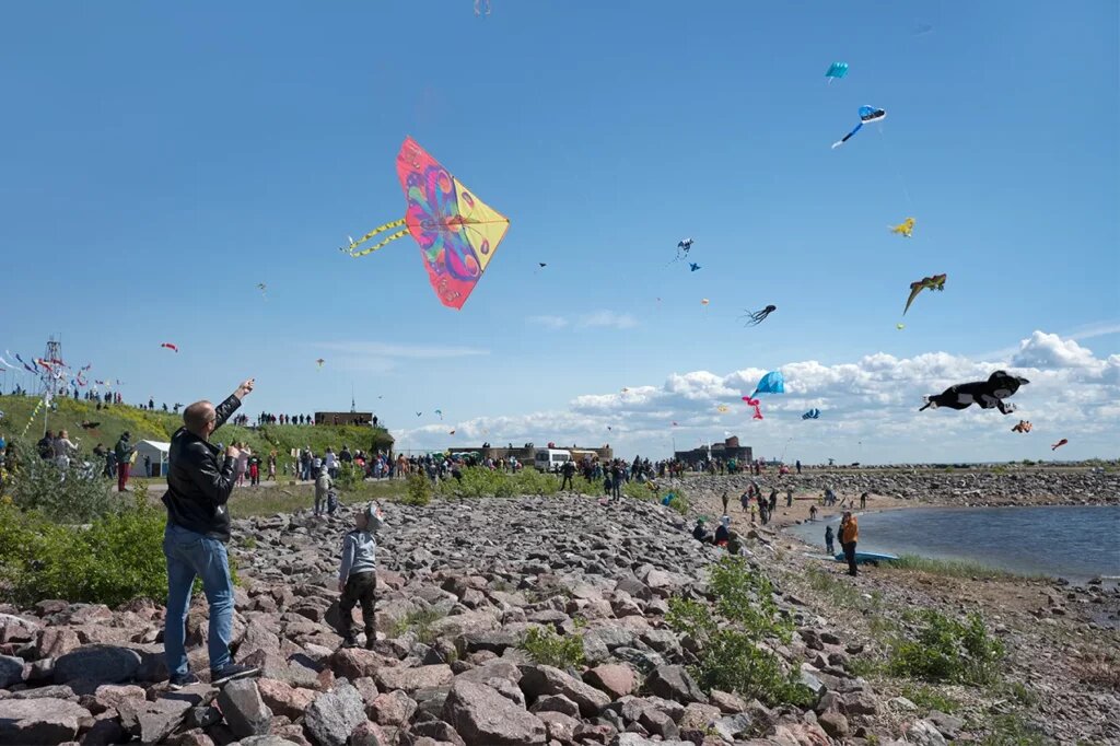 Фото: https://kronfort.com/iv-festival-vozdushnyh-zmeev-fortolet-2022/  📷
