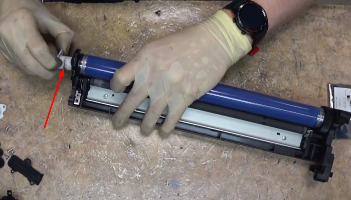 Фото 28. Расположение винтов, крепящих ракель 