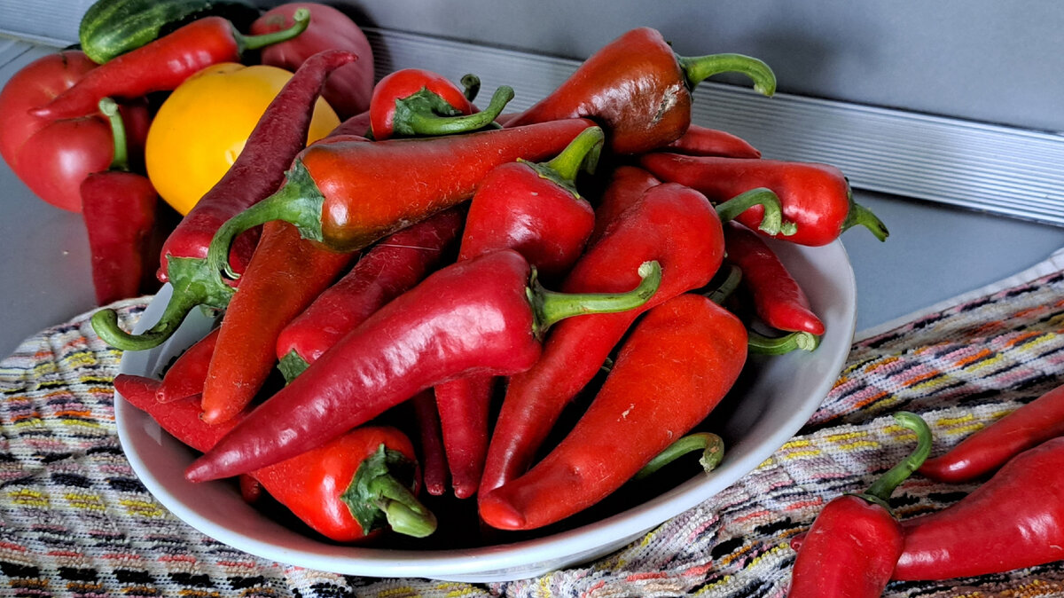 Рецепт заготовок из горького перца. Закрутки Горького перца.