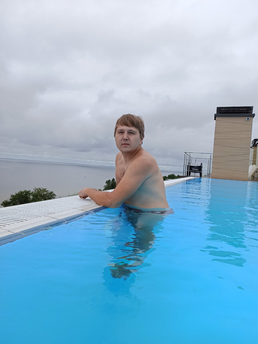 Бассейн на крыше SKY Infinity Pool, Екатеринбург