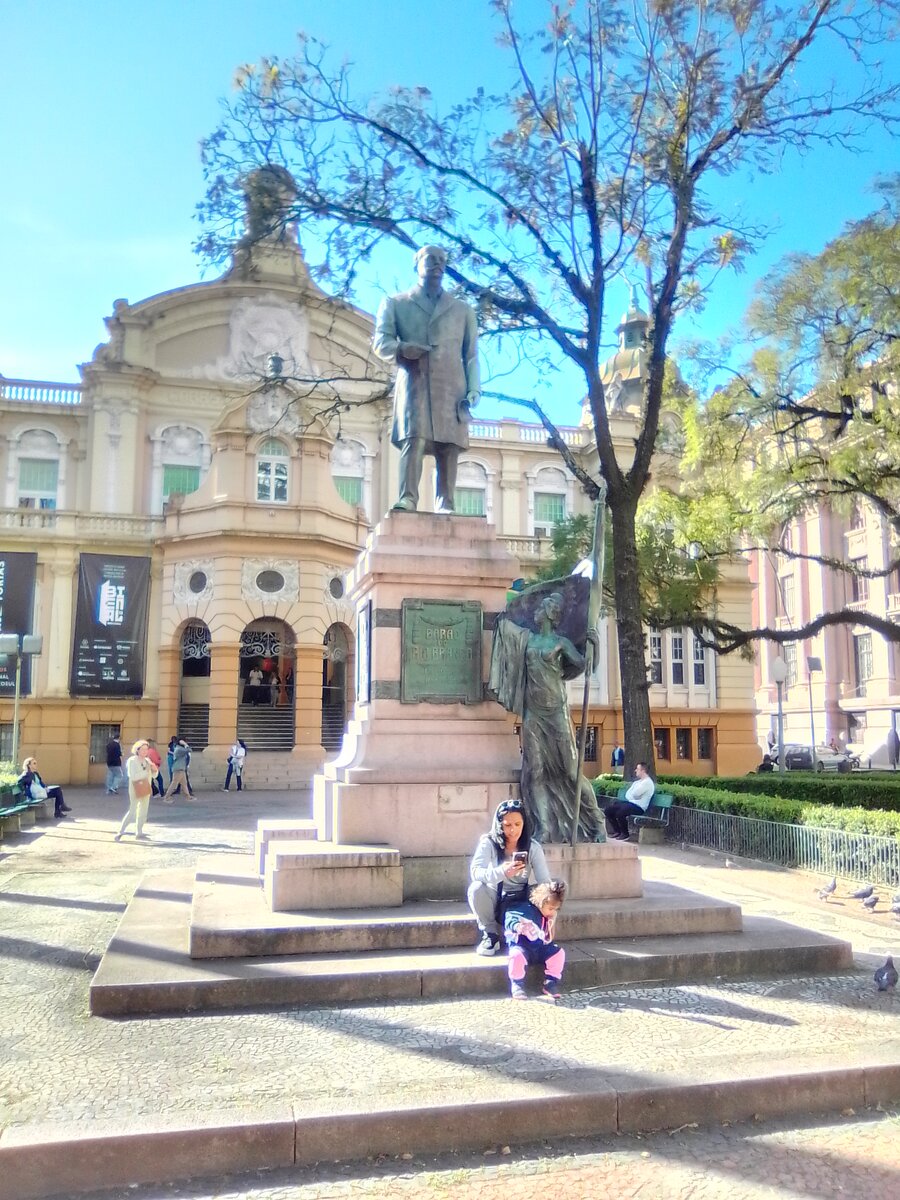 Музей искуства, в историческом центре Порту Алегри