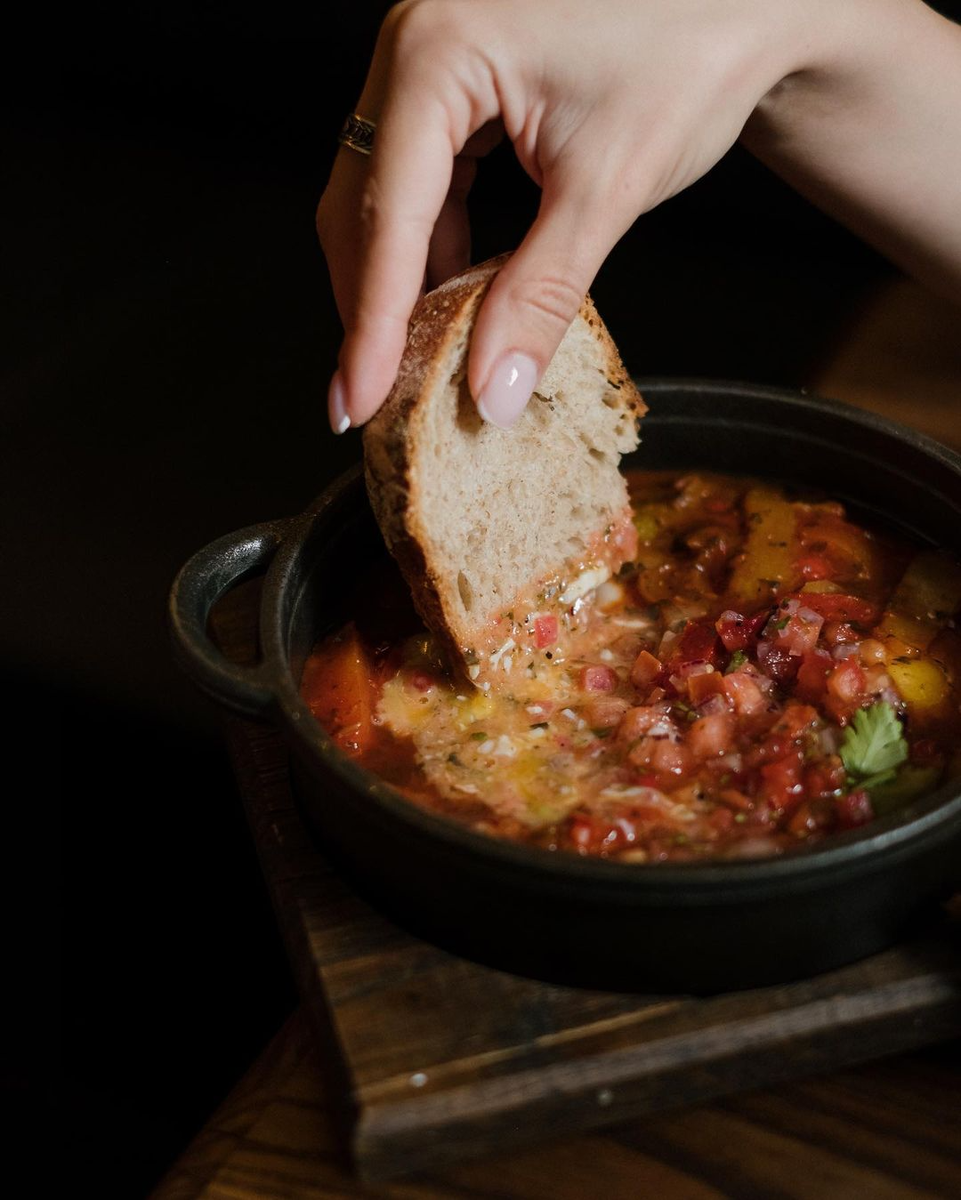 Шакшука в баре Benedict 