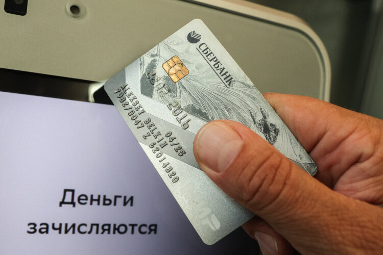    Накануне стало известно, что одни из крупнейших турецких банков — Isbank и Denizbank — приостановили прием карт «Мир»