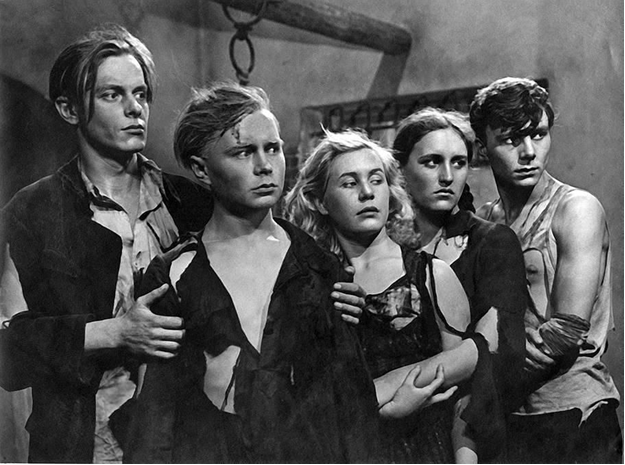 (Кадр из фильма «Молодая гвардия», реж. Сергей Герасимов, 1948 г., источник фото – Yandex.ru) 