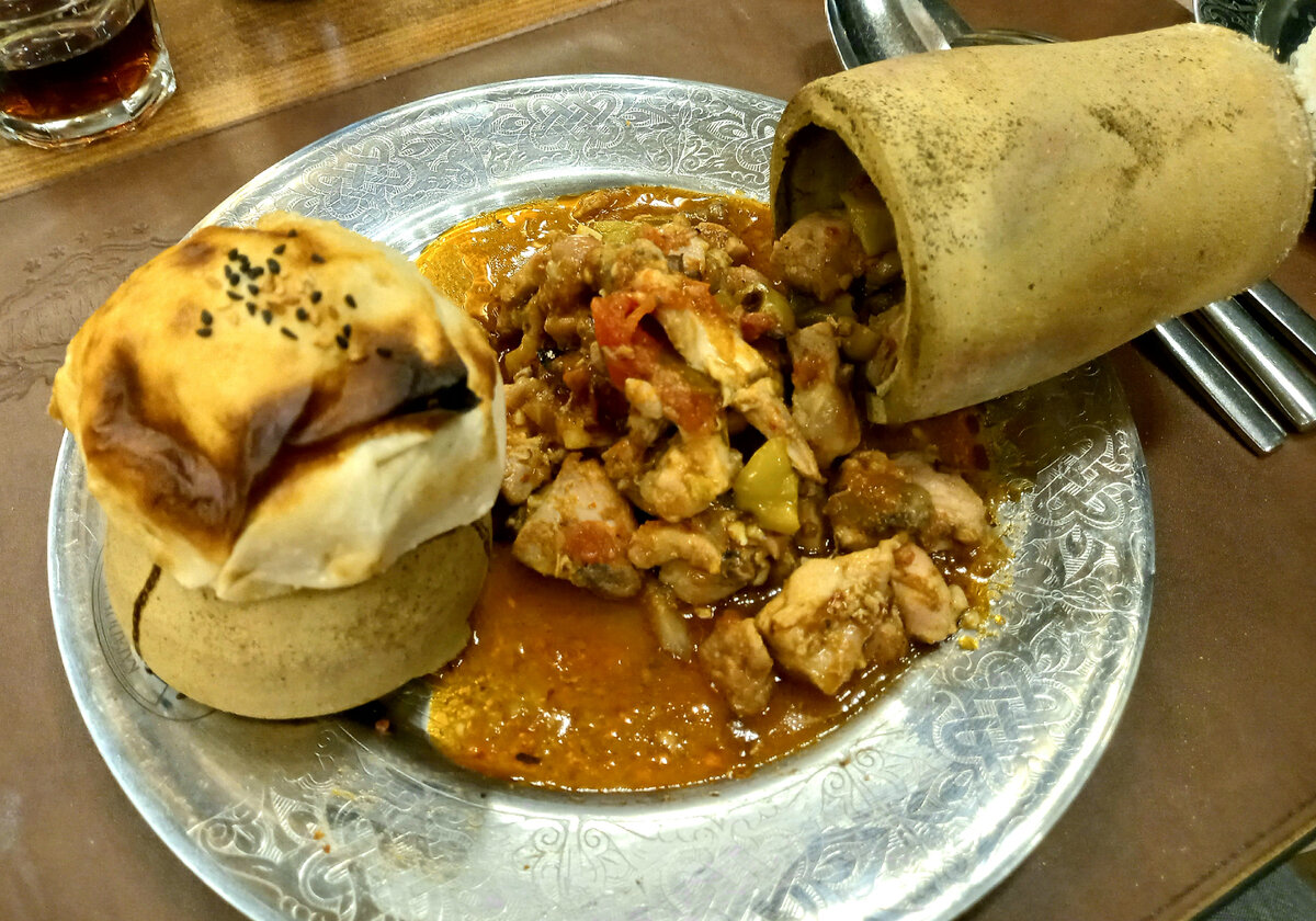 В народе подобное могут назвать «Мясо с подливкой», но мне всё-таки больше по душе слово «жаркое».:)