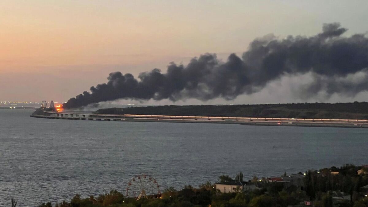    Пожар на Крымском мосту© фото очевидца