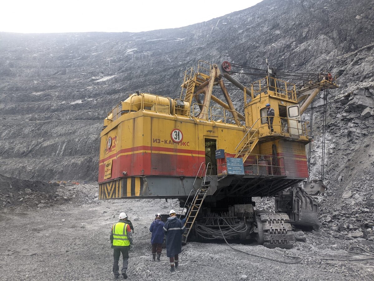 Работа экскаватора