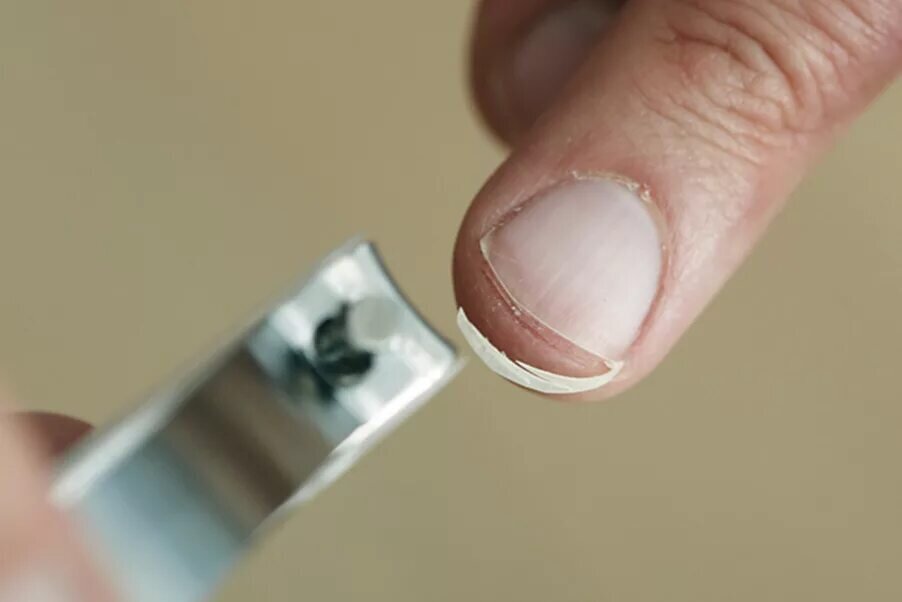 Почему запрещено стричь ногти вечером? Народные приметы