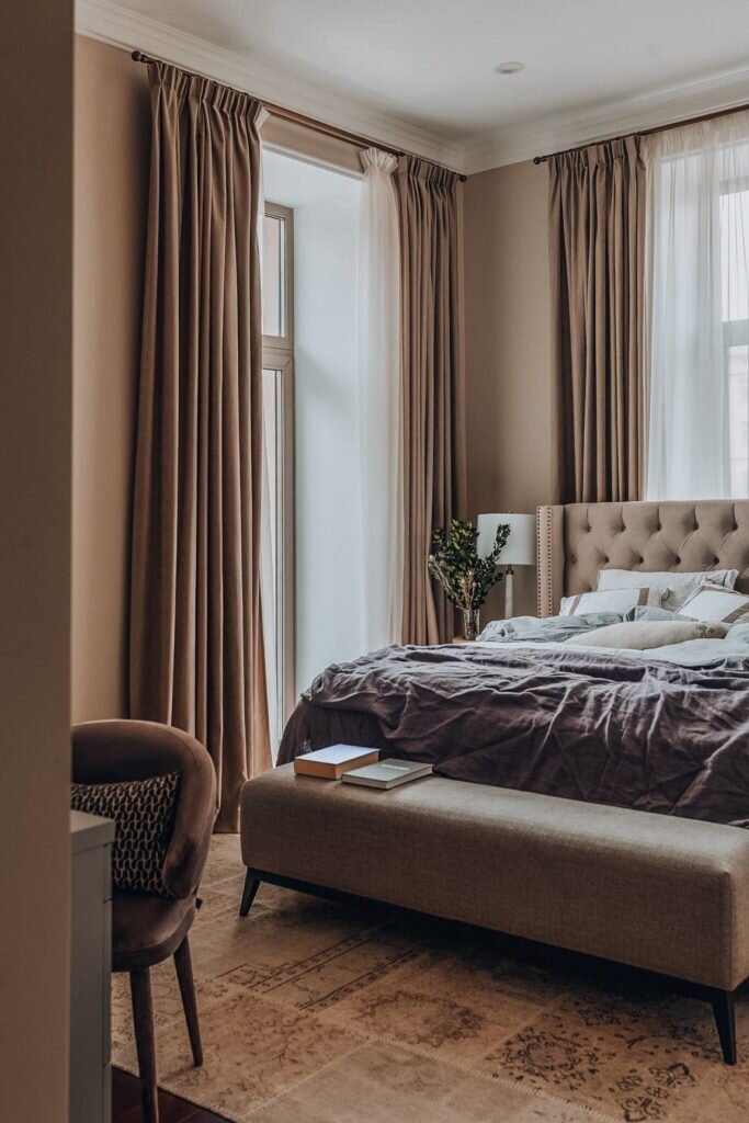 Перепланировка старого фонда. Элегантный классический интерьер квартиры с высокими потолками