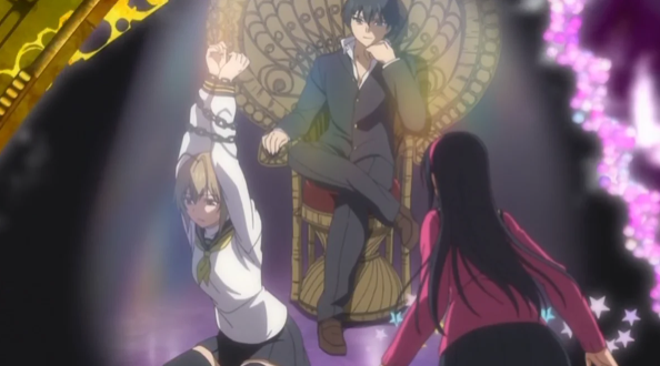 В голове Мояко её лучшая подруга рабыня Акиры, поэтому вечно защищает его