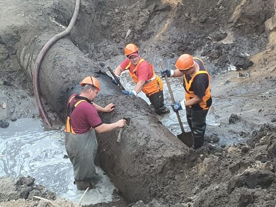    Работы на месте утечки водовода Пресс-служба администрации Воронежа