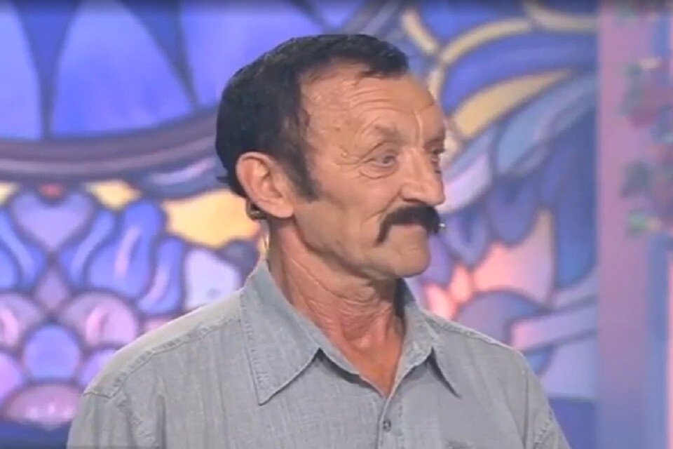     Фермер из Новосибирской области, подаривший яйца Якубовичу, победил в шоу «Поле Чудес». Фото: стоп-кадр // "1-й канал".