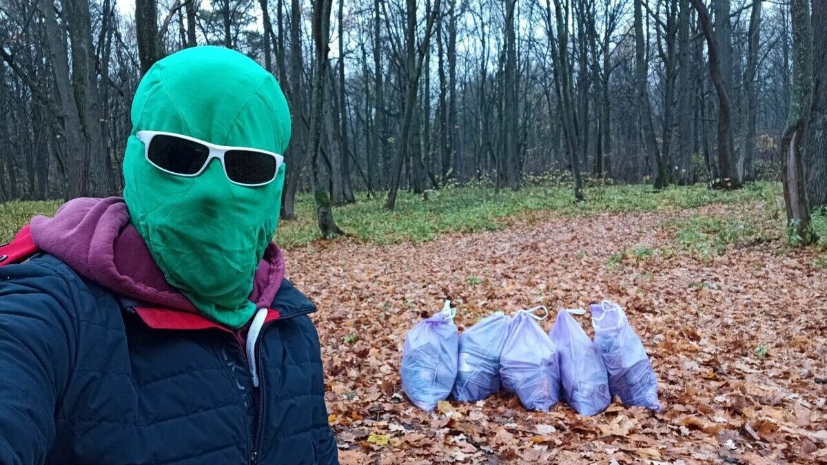     Российский супергерой Чистомэн приехал в Нижнекамск и Набережные Челны, чтобы убраться там. Молодой человек устроил татаро-башкирский тур по шести городам страны, где собирает мусор, делает замечания прохожим, бросающим окурки, и изучает локальную мусорную действительность.