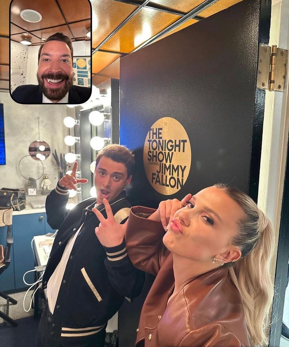 Джимми Фэллон, Милли Бобби Браун и Ноа Шнапп