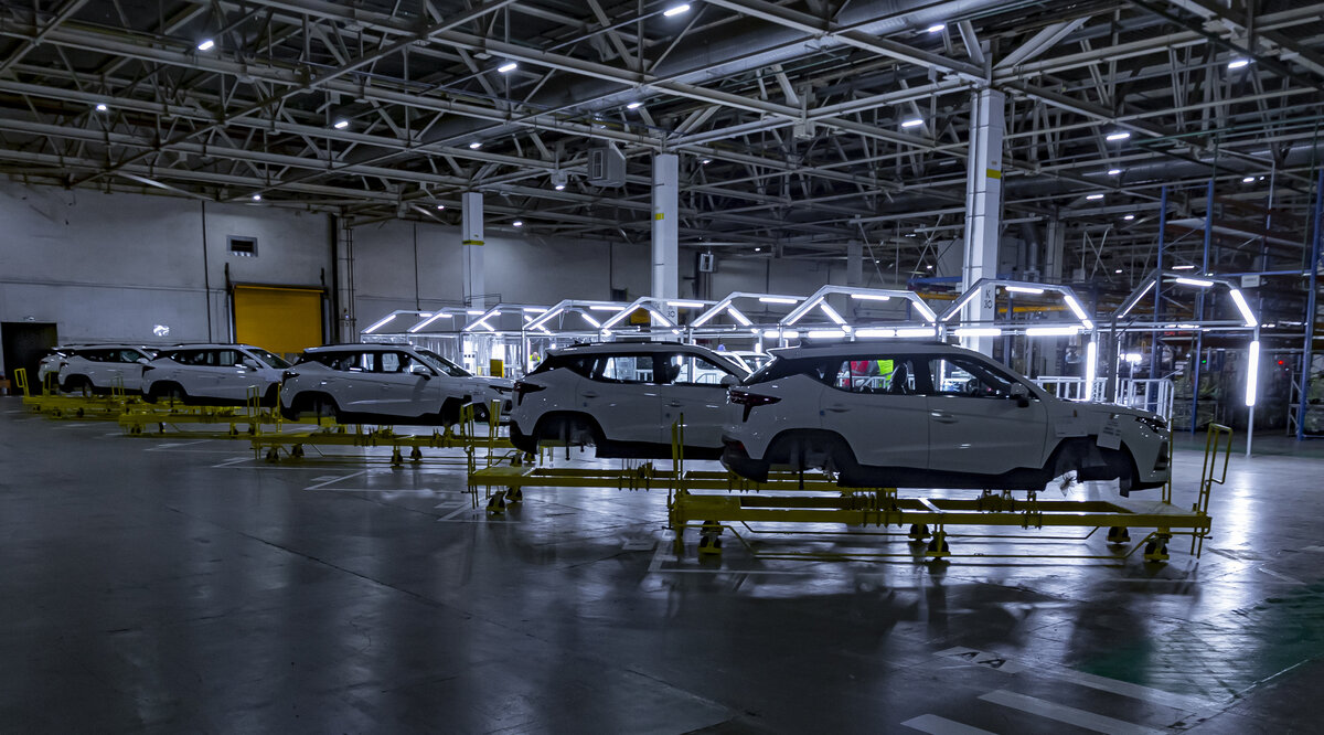     Все дороже: эксперты не знают, когда по воле Путина подешевеют автомобили Фото завода "Москвич".