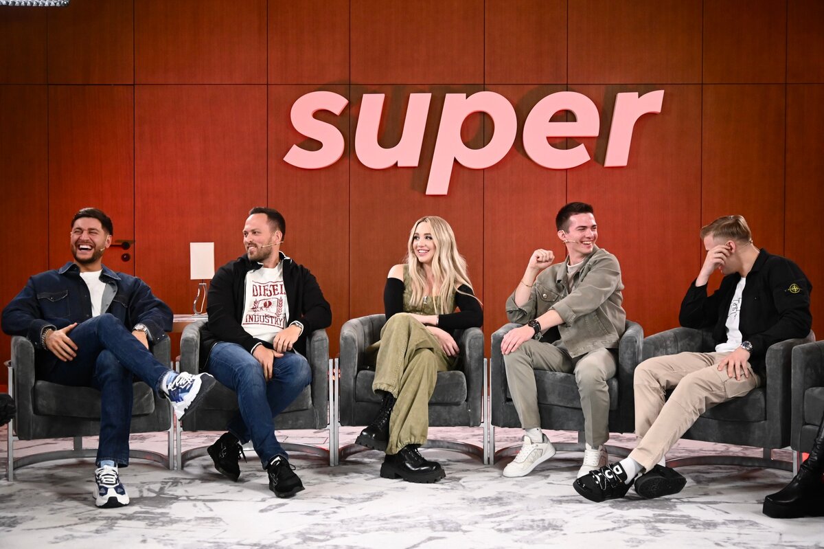    Дава, Алексей Столяров, MIA BOYKA, Kolunov, Саша Стоун на паблик-токе Super Фото: Super.ru
