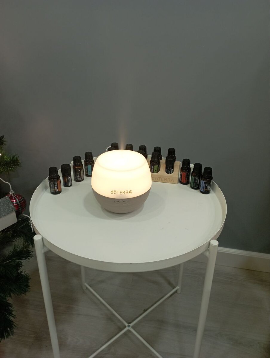 Сеанс массажа с эфирными маслами в домашней студии.