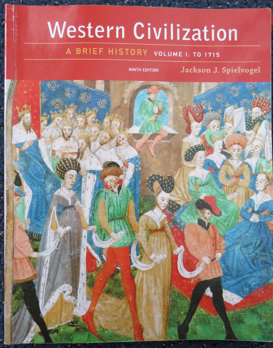 Наш учебник древней истории. С каждым новым изданием этой книги содержание всё упрощается и упрощается. Сложные слова заменяются простыми. Иногда целые предложения выкидываются. Впрочем, всё это как раз в руле упрощения американского образования. Фото автора.