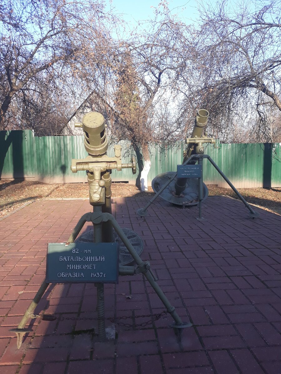 фото автора  simple life: батальонный 82-х мм миномёт и полковой 120-ти мм миномёт