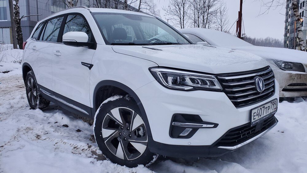 На фото: этот кроссовер Changan CS75 FL мы брали на тест-драйв в июле 2020 года, и он же достался нам спустя полгода.