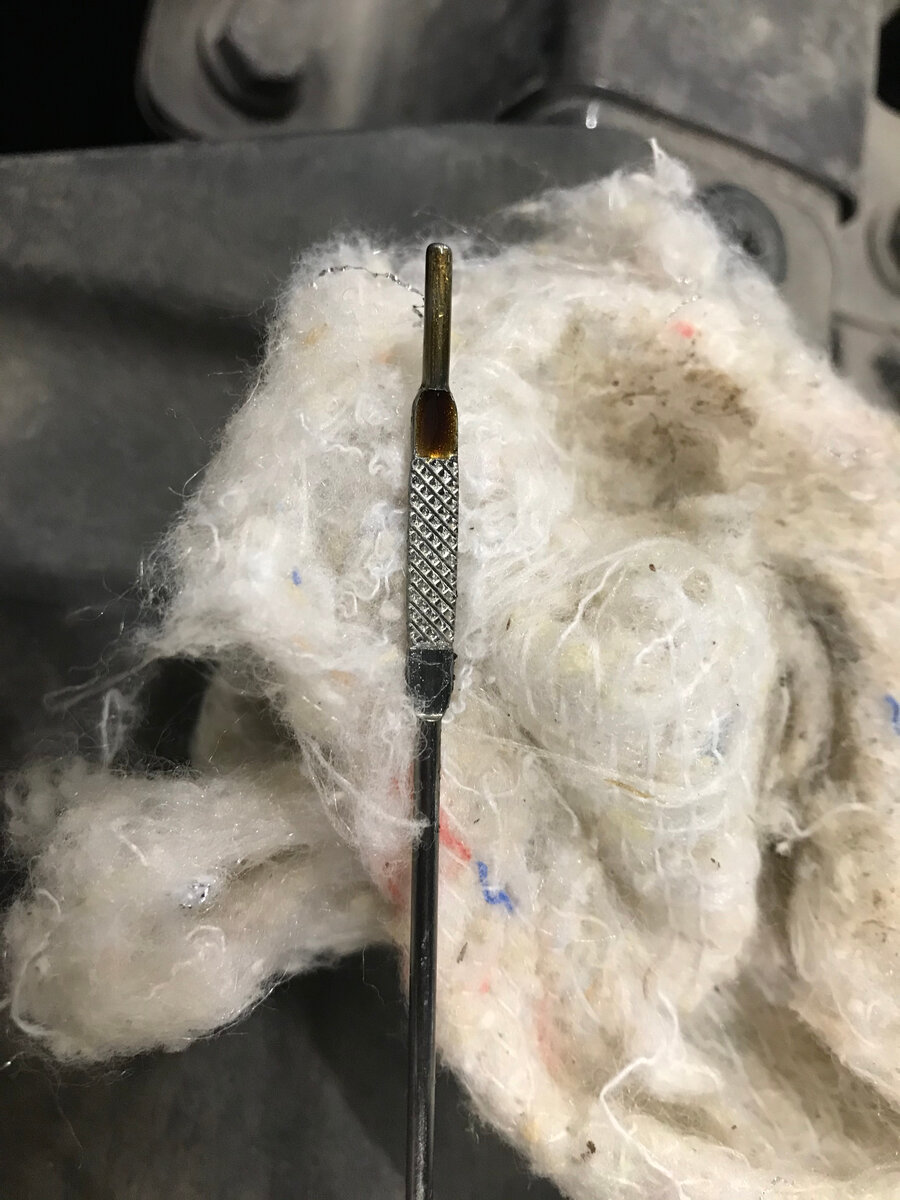 практически "сухой" измерительный щуп системы смазки ДВС