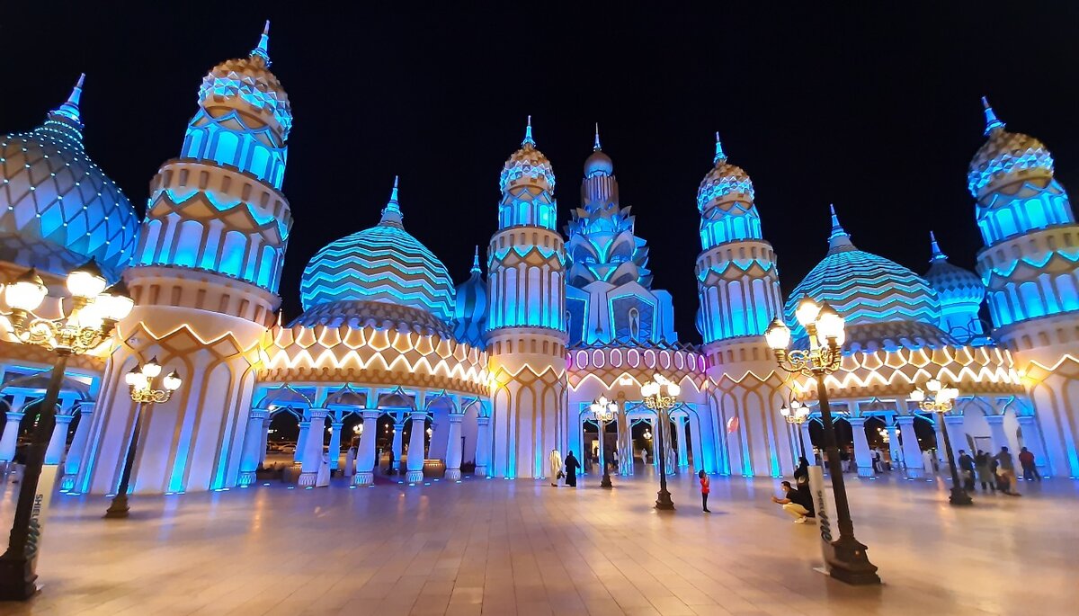 Главный вход Global Village