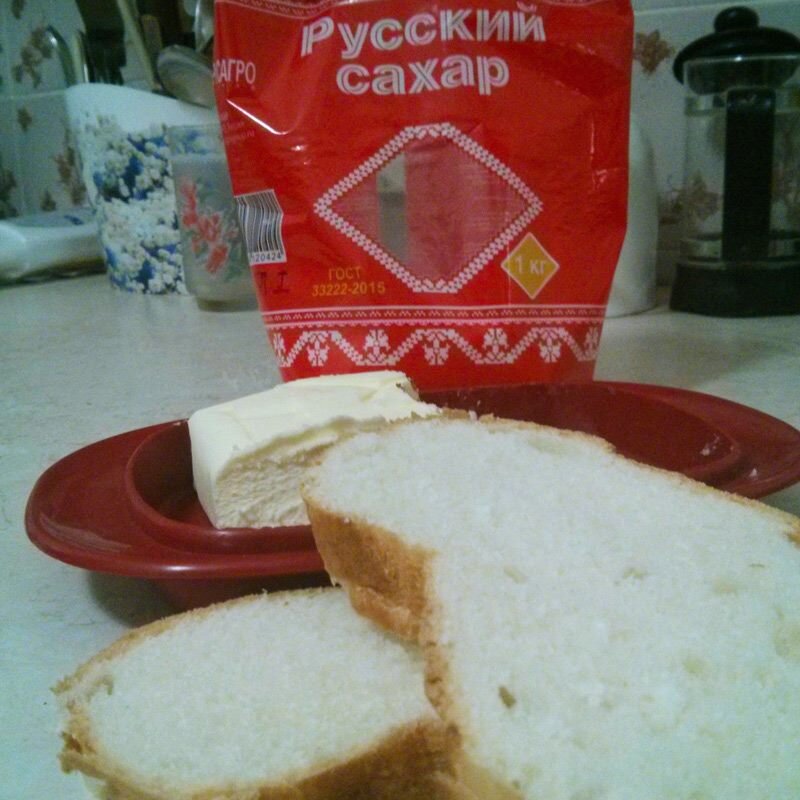 Сахар, батон, масло. И всё.