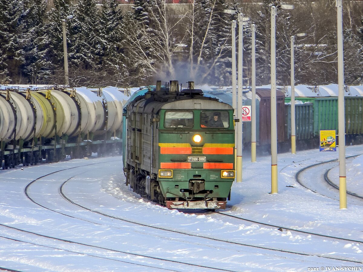 Железнодорожный 32. Электровоз лицо. Арка для тепловоза. Магистральный Локомотив.