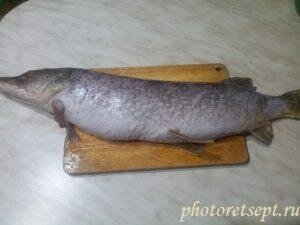  1. Рыбу помыть и очистить от чешуи.