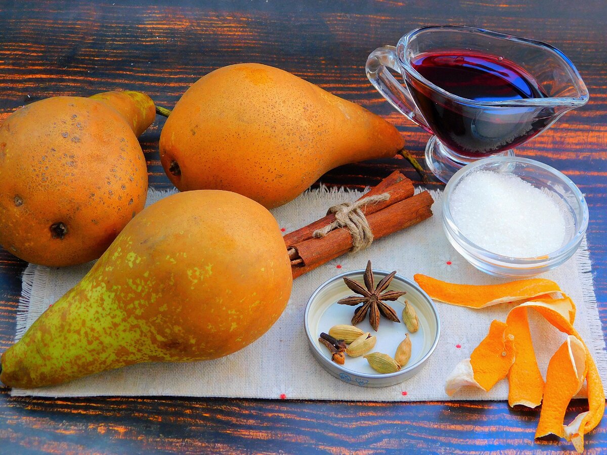 ингредиенты для приготовления груши в вине 