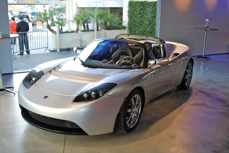 Tesla Roadster является первой моделью компании. Родстер, построенный на базе Lotus Elise, имеет 288-сильный электро­мотор. Всего с 2008 по 2012 год было выпущено 2450 экземпляров. 
