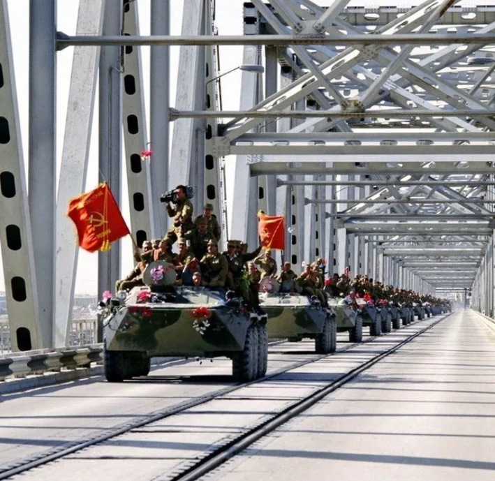 В каком году вывели войска. Вывод советских войск из Афганистана 1989. Вывод войск из Афганистана 15 февраля 1989. Воины интернационалисты Афганистана. Афганистан вывод войск.