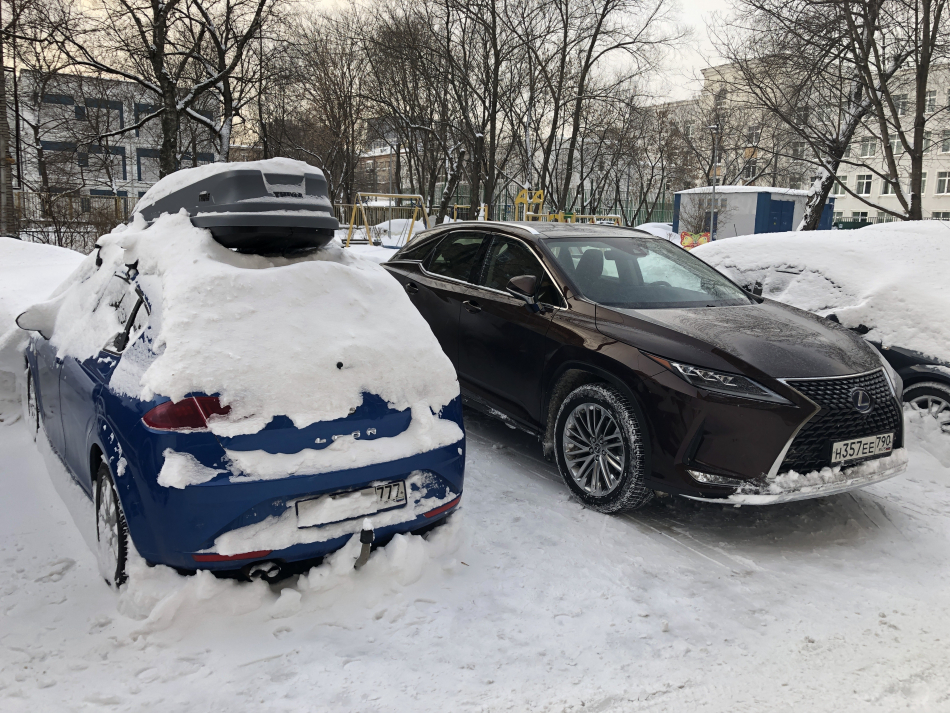 Повредили автомобиль во дворе. Помял машину во дворе. Притер машину во дворе фото. Задели машину во дворе и уехали что делать.