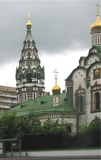 Считается, что рекордсмен в Москве среди башен по наклону - колокольня «Храма Чудотворца в Хамовниках». м. Парк Культуры. Наклон составляет 2° (у Пизанской башни - 5°, но всё же) (фото из открытых источников)