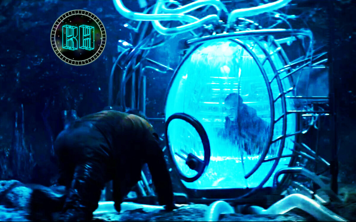 Здесь и далее кадры из фильма "В тени луны". Режиссёр – Джим Микл
Лого не является частью фильма