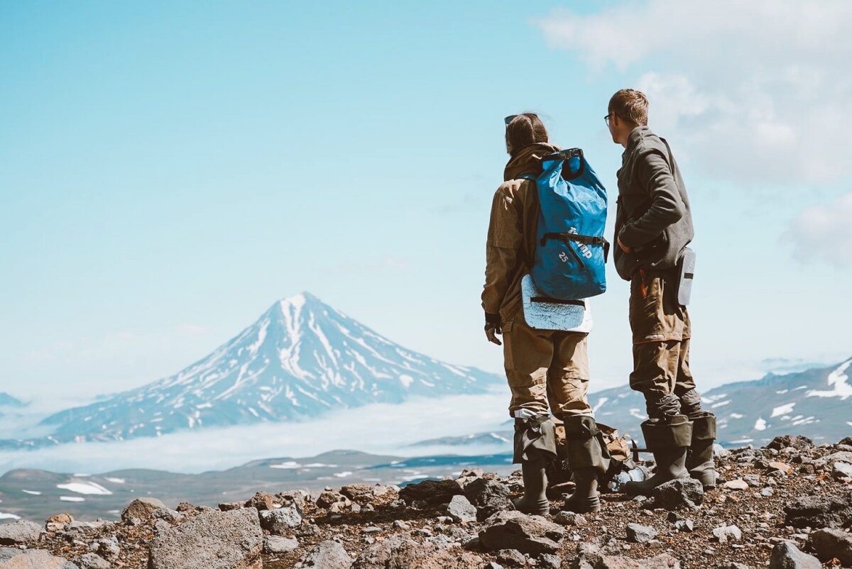 Включи канал russian travel guy. Мужчина в экспедиции. Россия Тревел. Радости жизни в экспедиции. Большой путешествие Россия США.