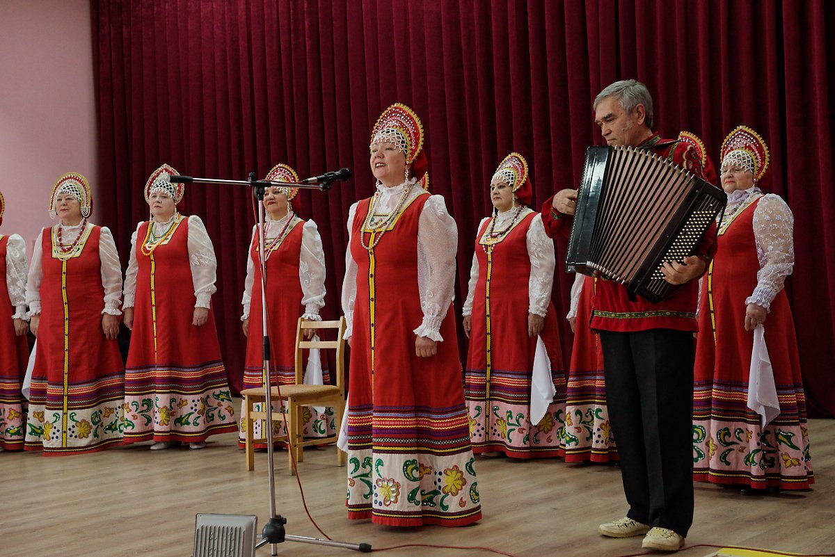 русский фольклорный ансамбль. детский фольклорный ансамбль. сценические костюмы для фольклорного коллектива. фольклорный ансамбль раздолье бгиик. детский хор русской песни.