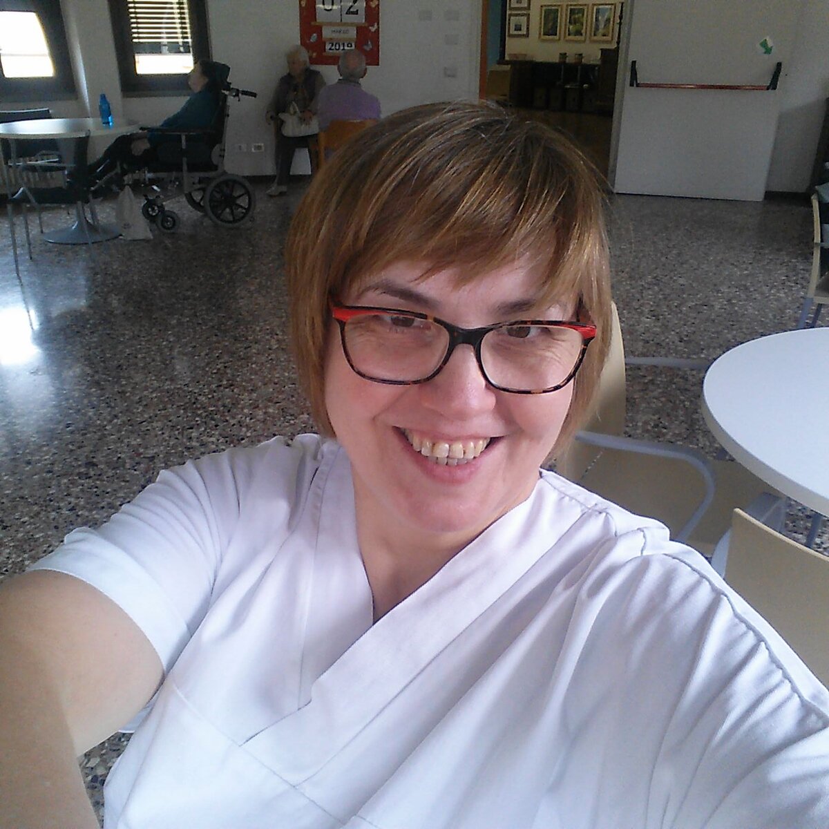 Это я в начале моей карьеры. За это селфи мне потом влетело. Во-первых, без маски, а во-вторых, на втором плане наши постояльцы...