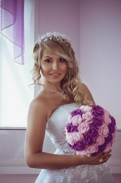 Михалева Яна, Королева выпускного бала (Канск). Фото из архива проекта. Фотограф Евгения Степанникова. Прическа - "Просто хорошая парикмахерская". Макияж - самостоятельно. Платье - салон "Невеста". Место - Канский Педагогический колледж