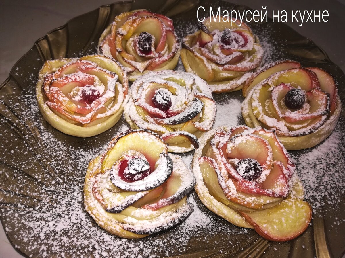 Слоеные розочки с яблоками — рецепт с фото пошагово. Как испечь слоеные булочки в виде розочек?