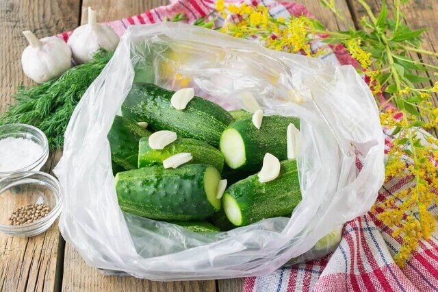 Малосольные огурцы