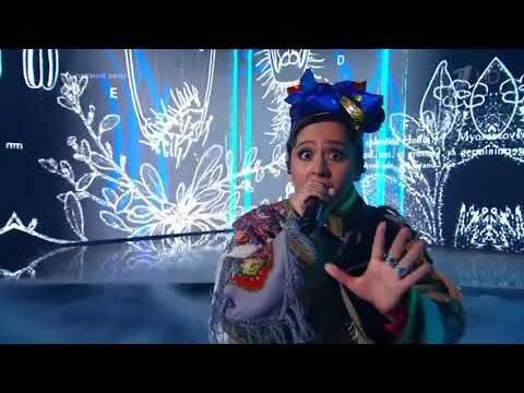 Вот такой увидят русскую женщину европейцы. Кто не поймет, для тех на спине подписано!