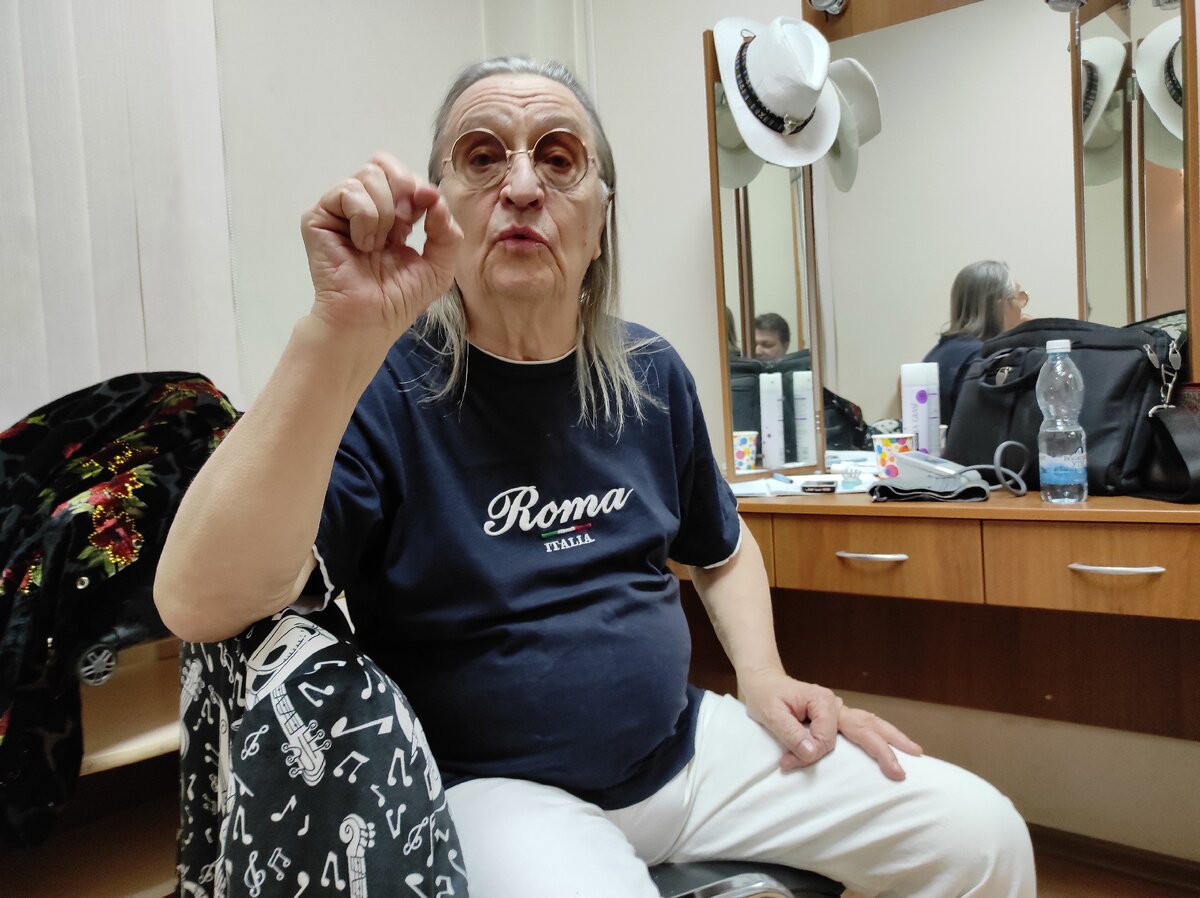 Валерий Ярушин в гримерке.