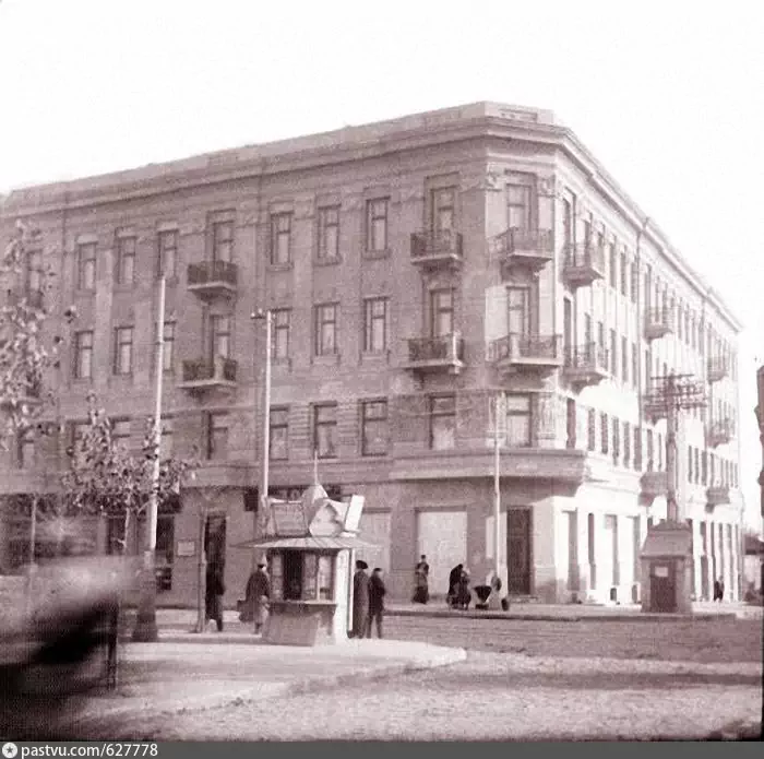 Доходный дом Мурашковского Ивана Яковлевича с 1898 года имел адрес Б. Садовая № 186/76. Фото начала ХХ века. Автор: И.Парфианович.
