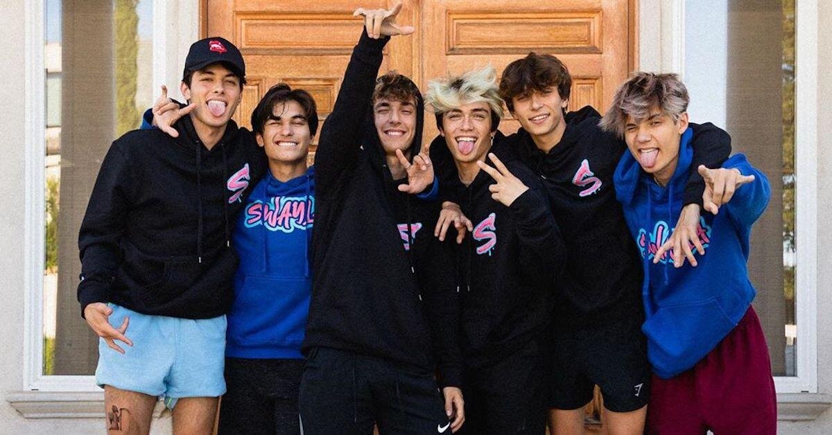 Участники- одни парни