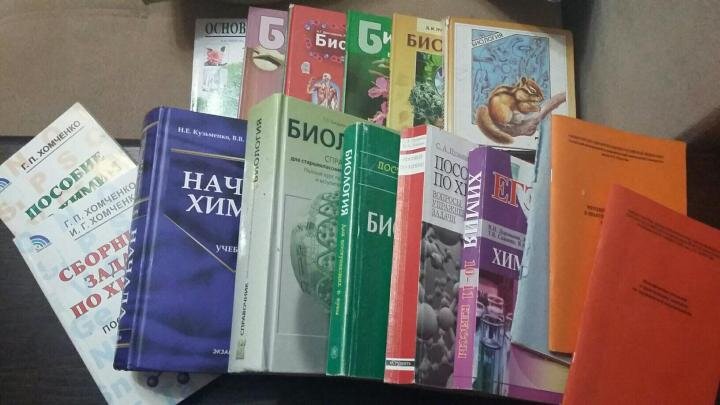 Тонны книг, конспектов, тестов - да, легко не было никогда ;)