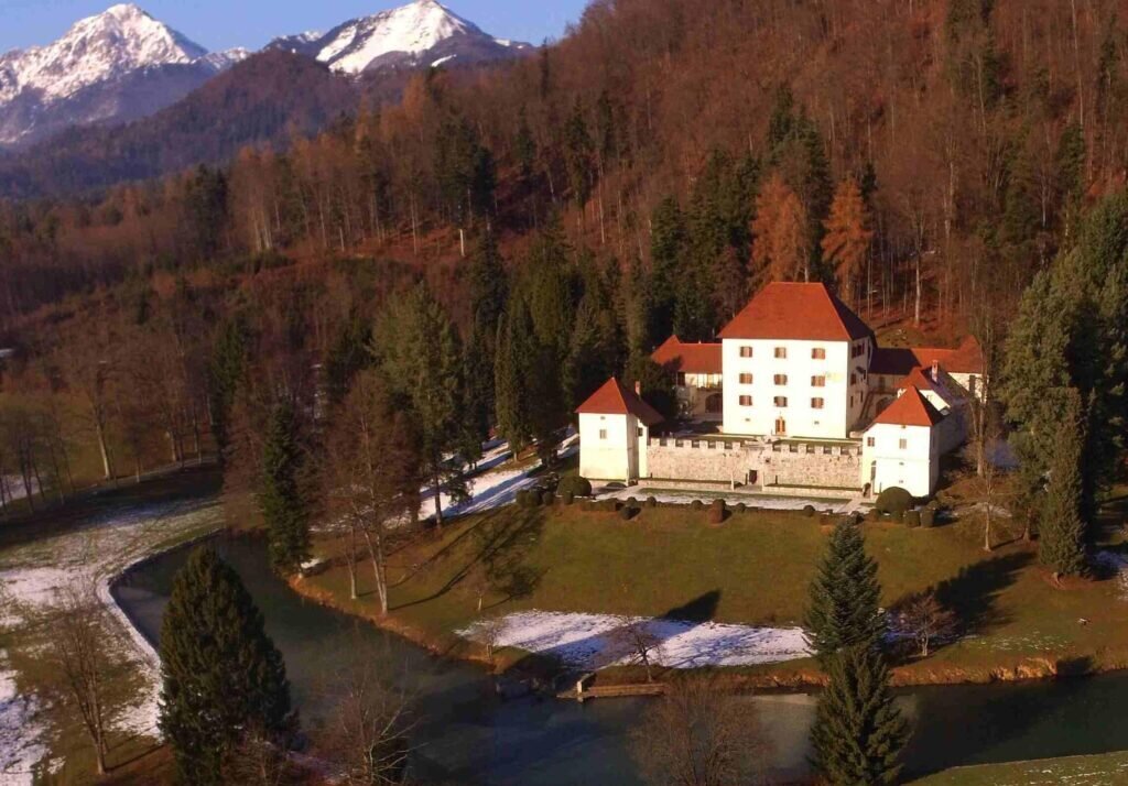  Замок Стрмол (фото с сайта brdo.si )