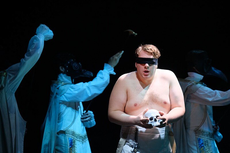  Кадр из постановки «Война и мир» в театр «Модерн»