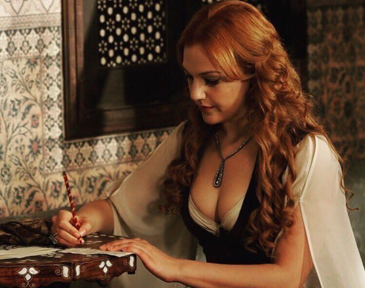 Хюррем Султан в исполнении немецко-турецкой актрисы Мерьем Узерли